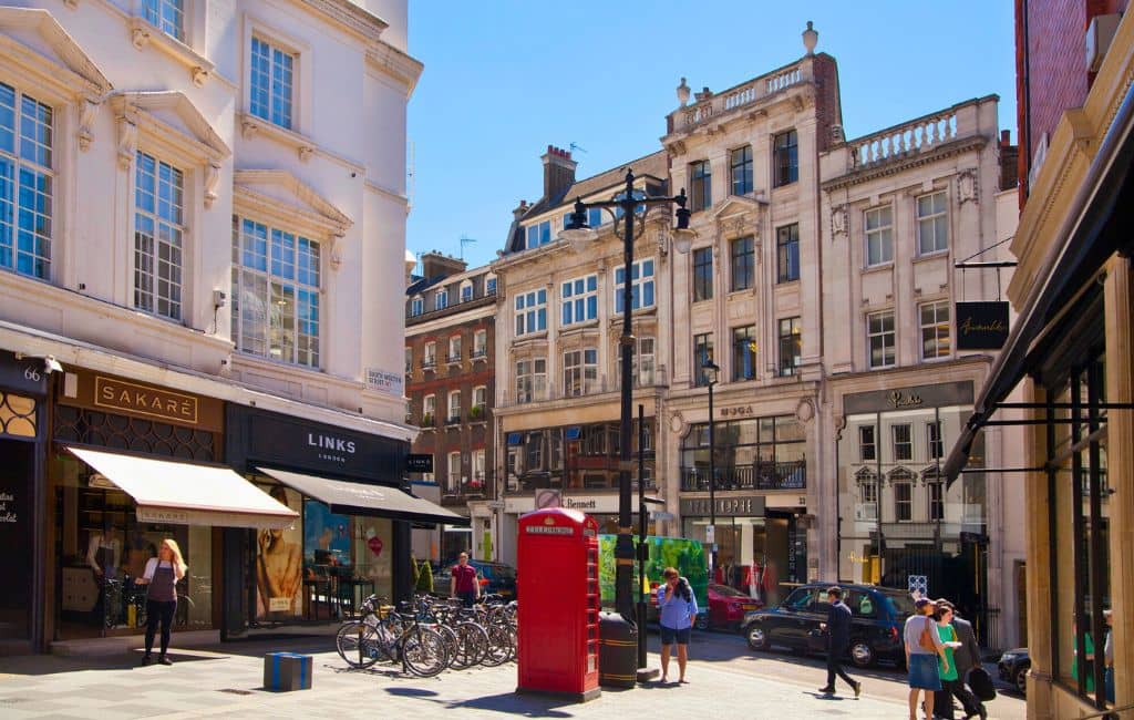 Famous streets in London - Depositphotos