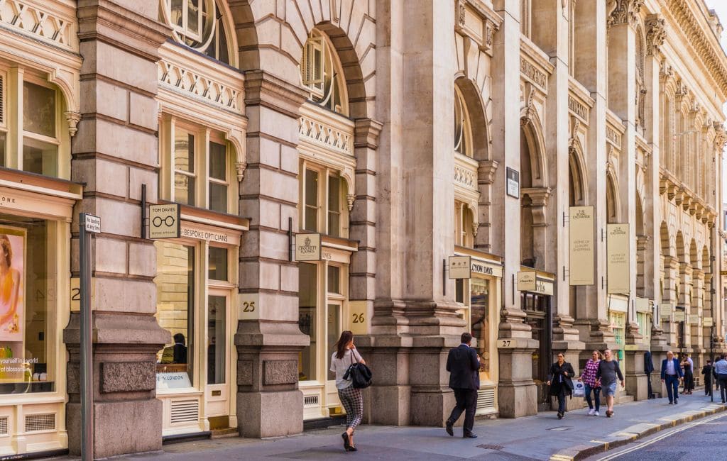 Famous streets in London - Depositphotos