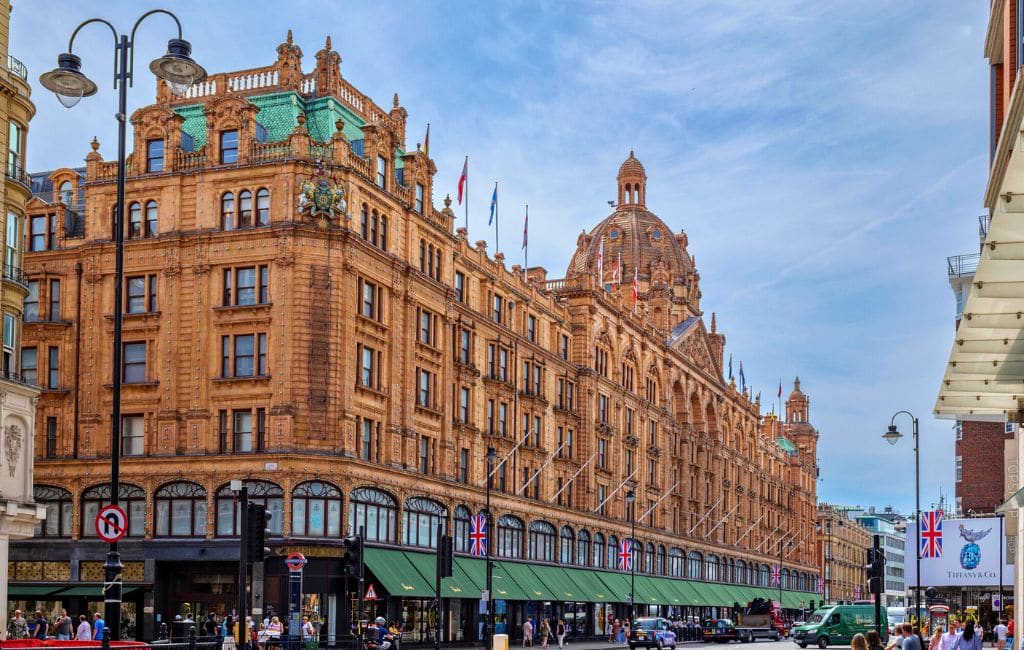 Famous streets in London - Depositphotos