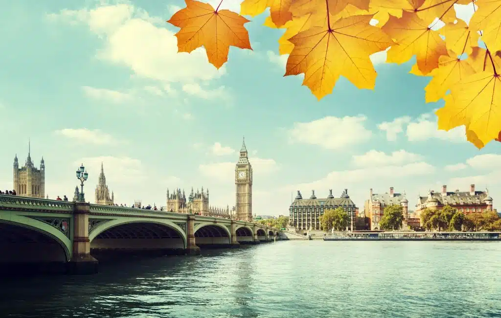Westminster Bridge and Big Ben in autumn colours - DepositPhotos.com