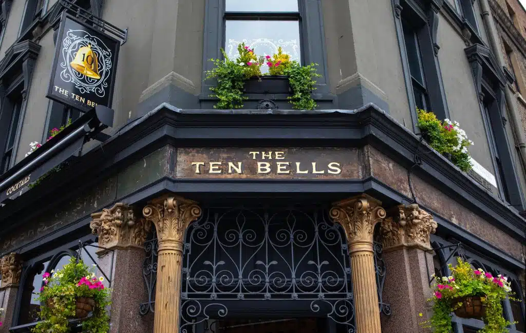 The Ten Bells pub in London: Depositphotos.com