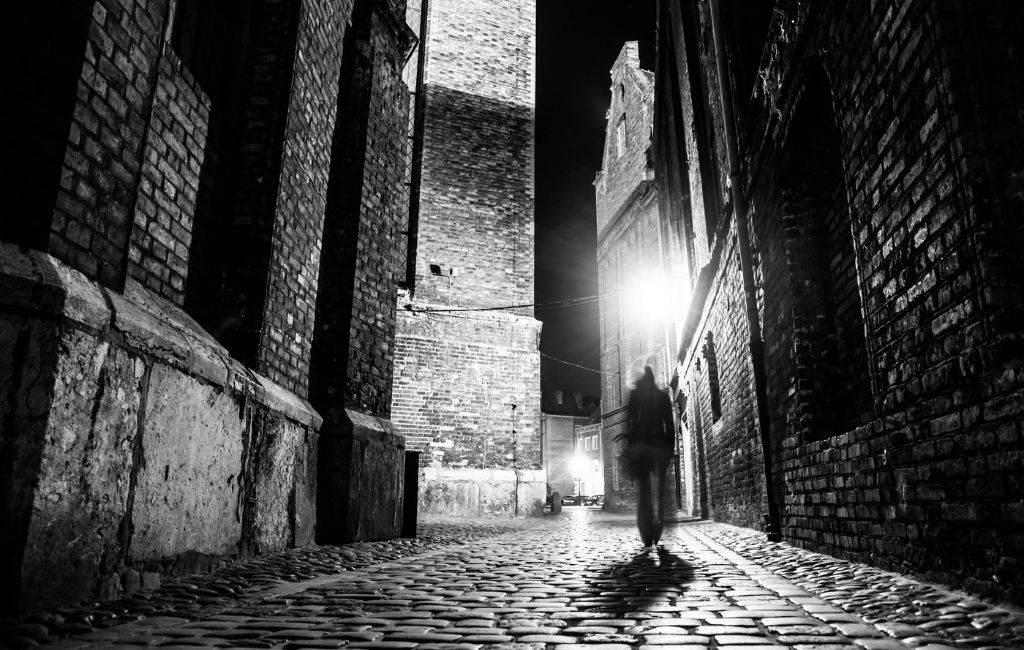 Jack the Ripper Walking Tour. Spooky street scene: Depositphotos.com